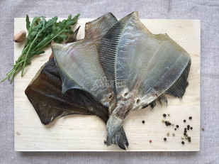 Сухарики со вкусом чеснока: Камбала камчатская вяленая без икры