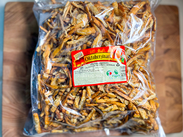 Нитка ЖАРЕНАЯ "Чеснок с зеленью" Oktobersnack 1 кг (сырный продукт) в Пскове
