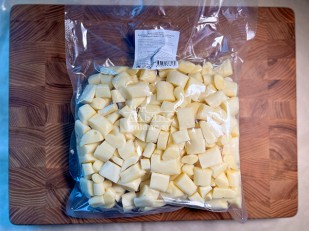 КВАНТОРГ Ушки по-пекински с соусом чили 150гр/уп: Сырный продукт ФЕРМЕРСКИЙ бочонок белый