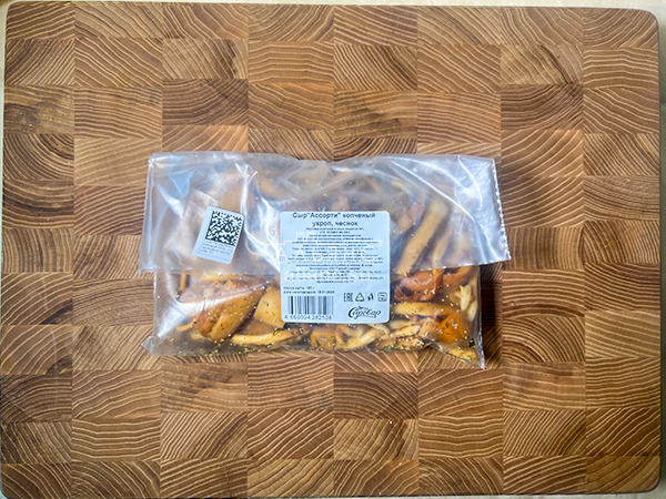 Сыр 150 гр ГОРНЫЙ СЫРОВАР (Ассорти копчёный с укропом и чесноком) в Пскове