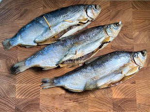 Сухарики со вкусом чеснока: Пелядь вяленая крупная потрошеная